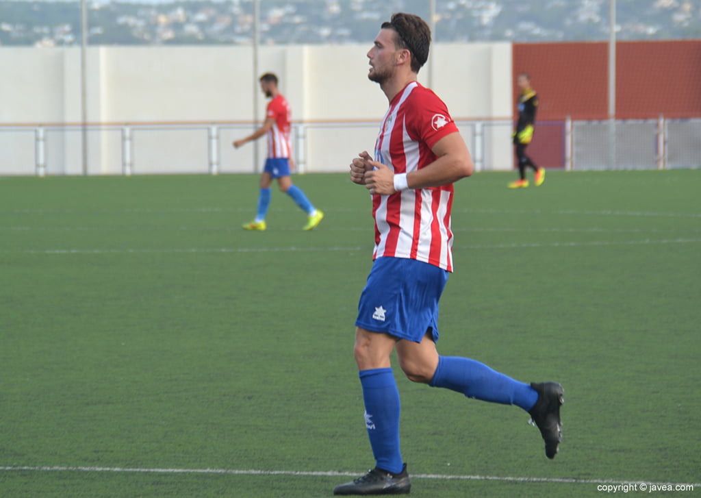 Michael jugando un partido de liga