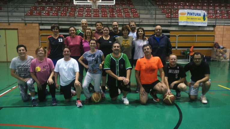 Juntos veteranas y veteranos del CB Joventut Xàbia