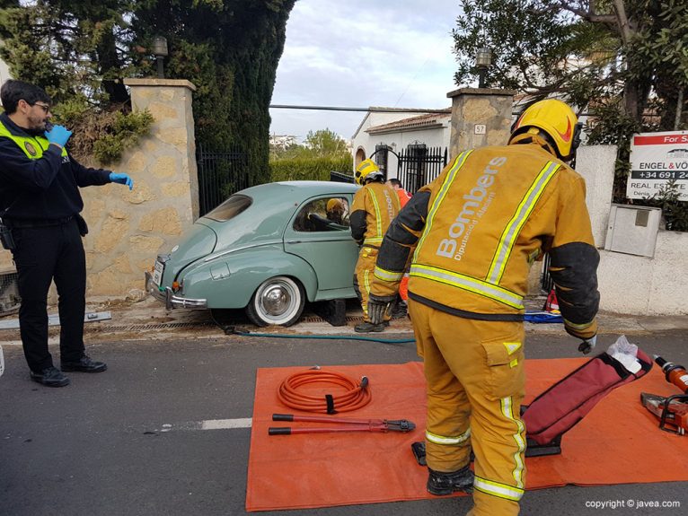 Bombero preparando el rescate