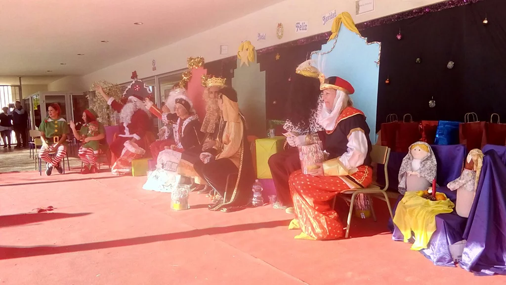 Colegio Arenal con los reyes y Papá Noel