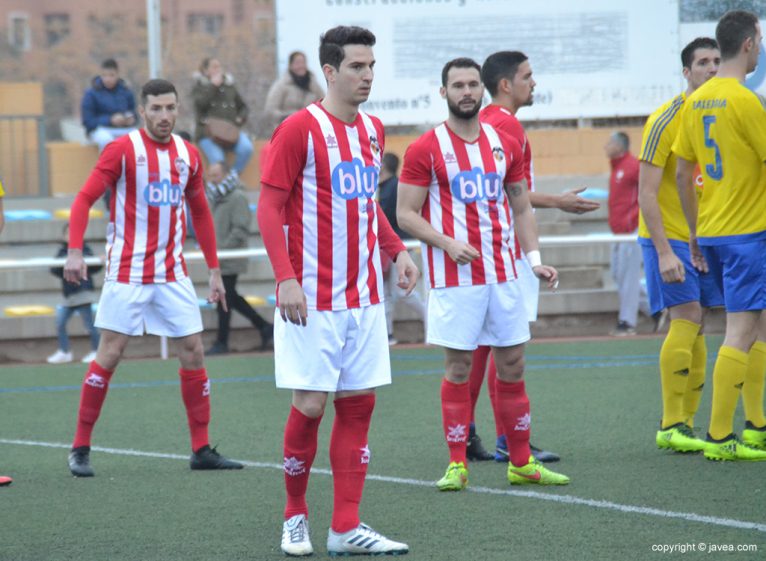 Jugadores del CD Jávea defendiendo