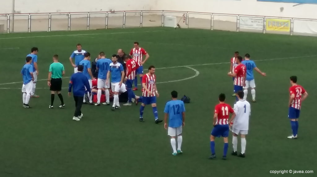 Lucas Bou recibiendo atención médica