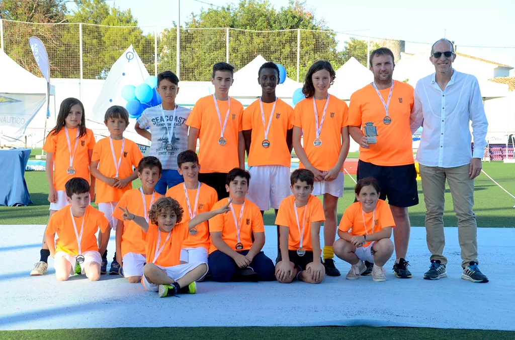 Deportistas xabieros con sus medallas