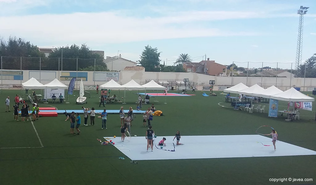 Montaje en el campo de futbol