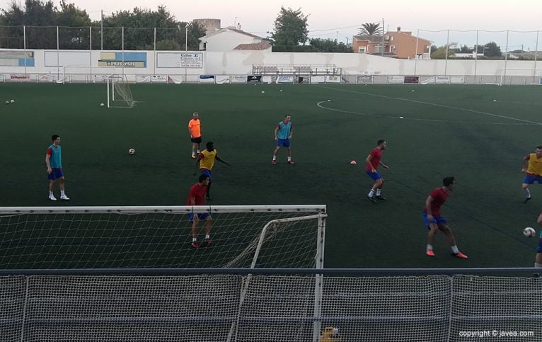 Entreno con balón del CD Jávea