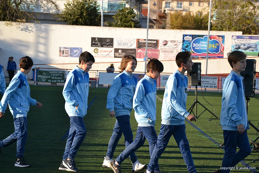 Chavales con el chandal del CD Jávea