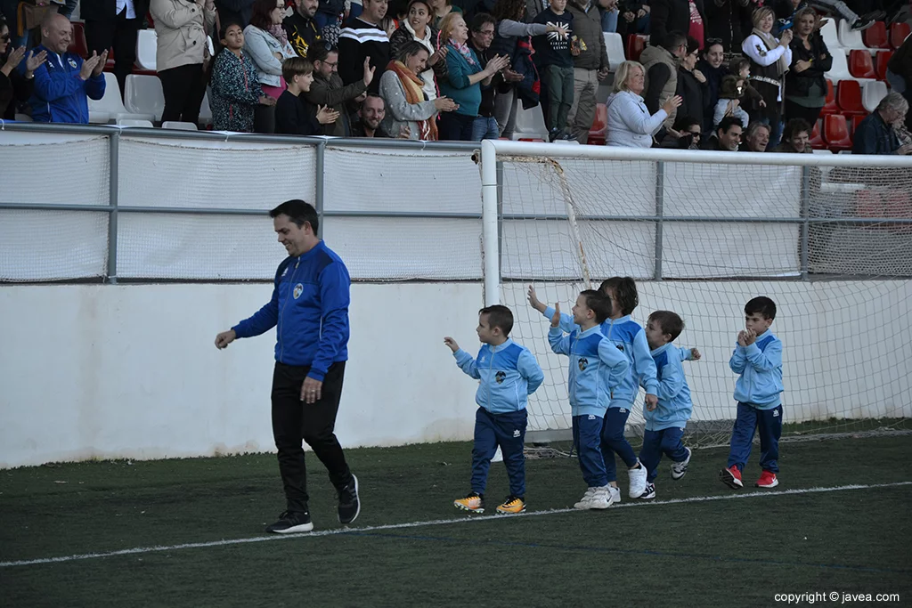 José Manuel Caravaca con sus niños