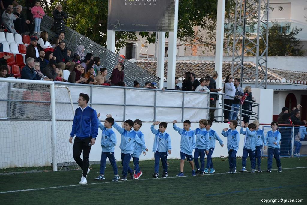 ´Prebenjamines saludando