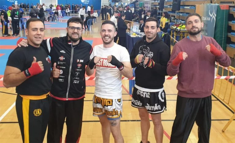 Luchadores del Club Muay Thai Xàbia en Autonómico