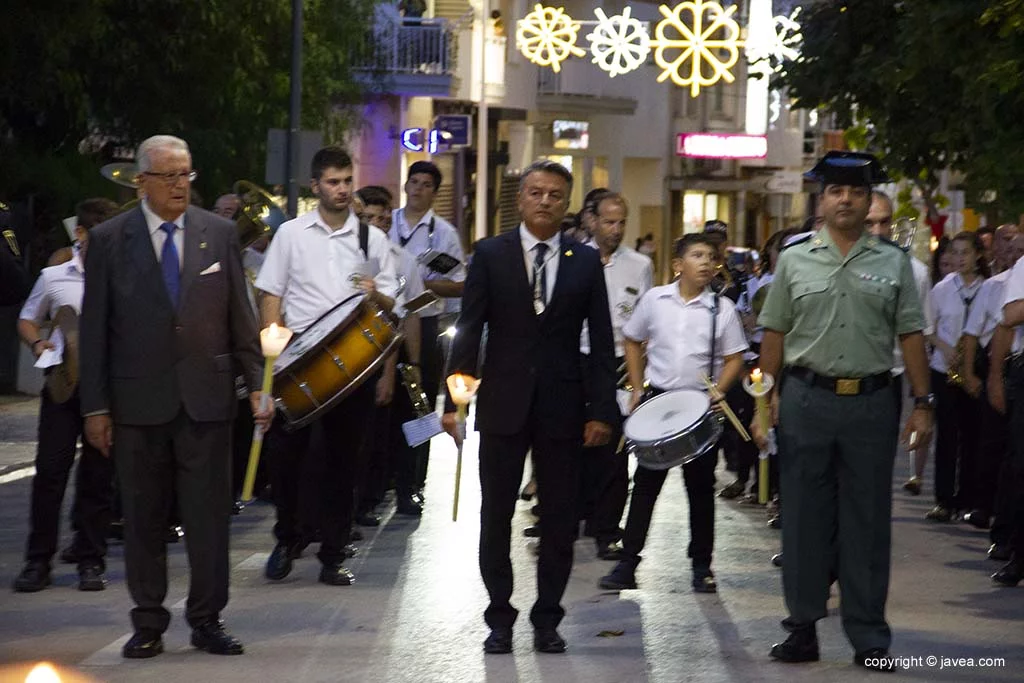 El alcalde Xàbia junto a autoridades en la procesión