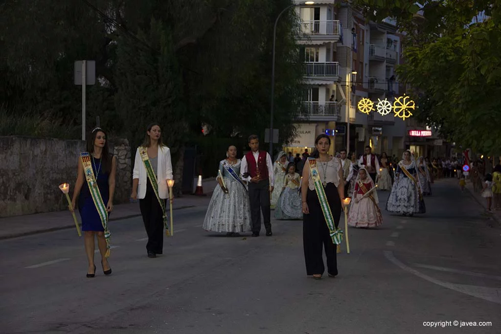 Representantes de comisiones de Fiestas en la procesión