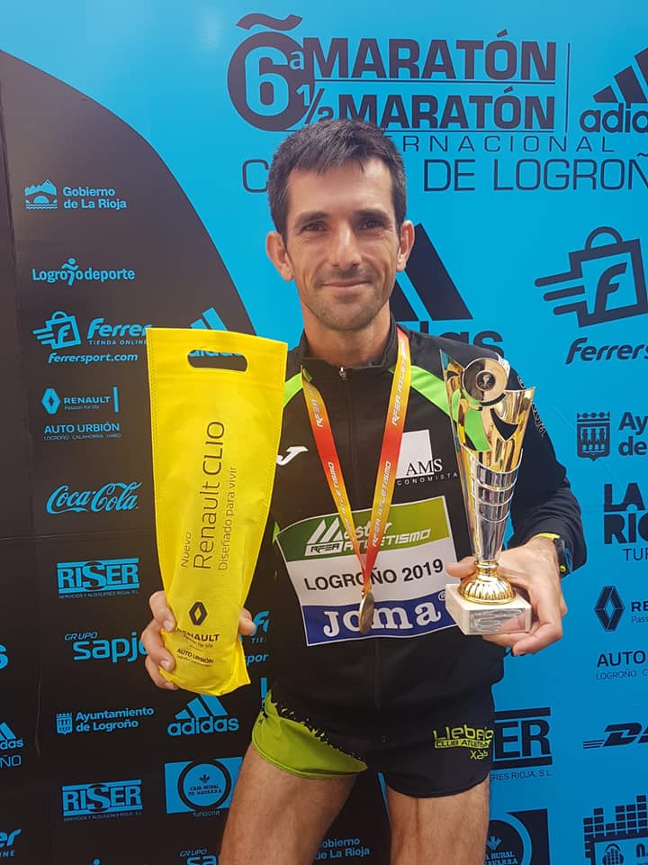 José Manuel García Barragán con el trofeo