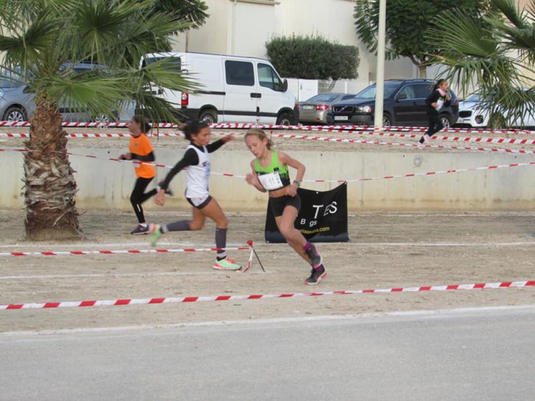 Atleta del Llebeig dando un giro