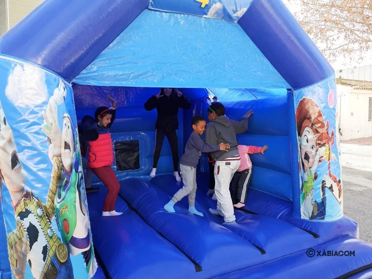 Fiesta navideña para los niños del Preventorio de Gandia