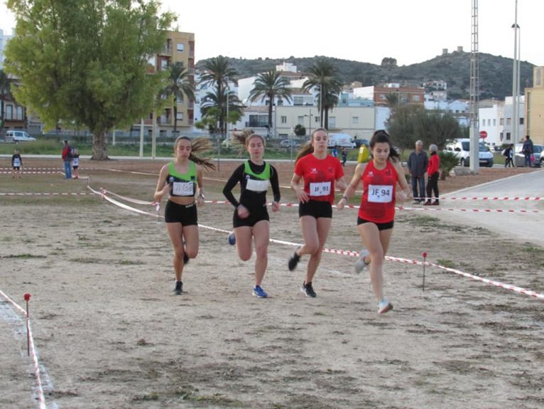 Juveniles en plena carrera