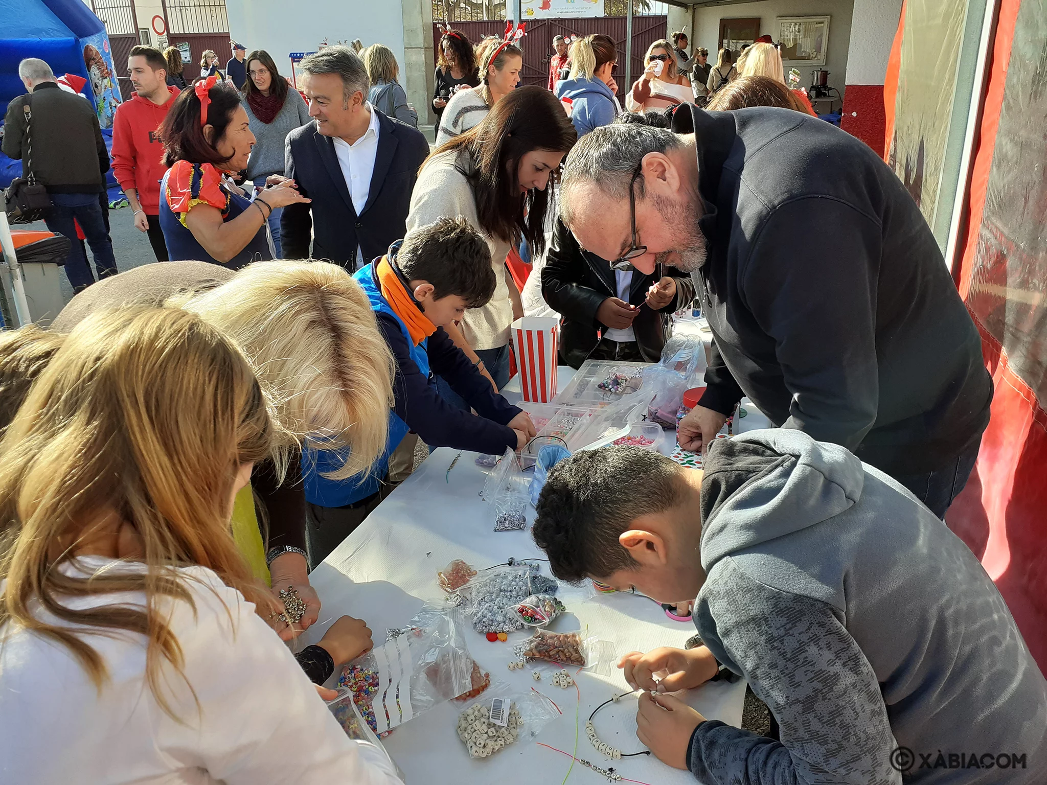 Talleres y actividades en la fiesta navideña para los niños del Preventorio de Gandia