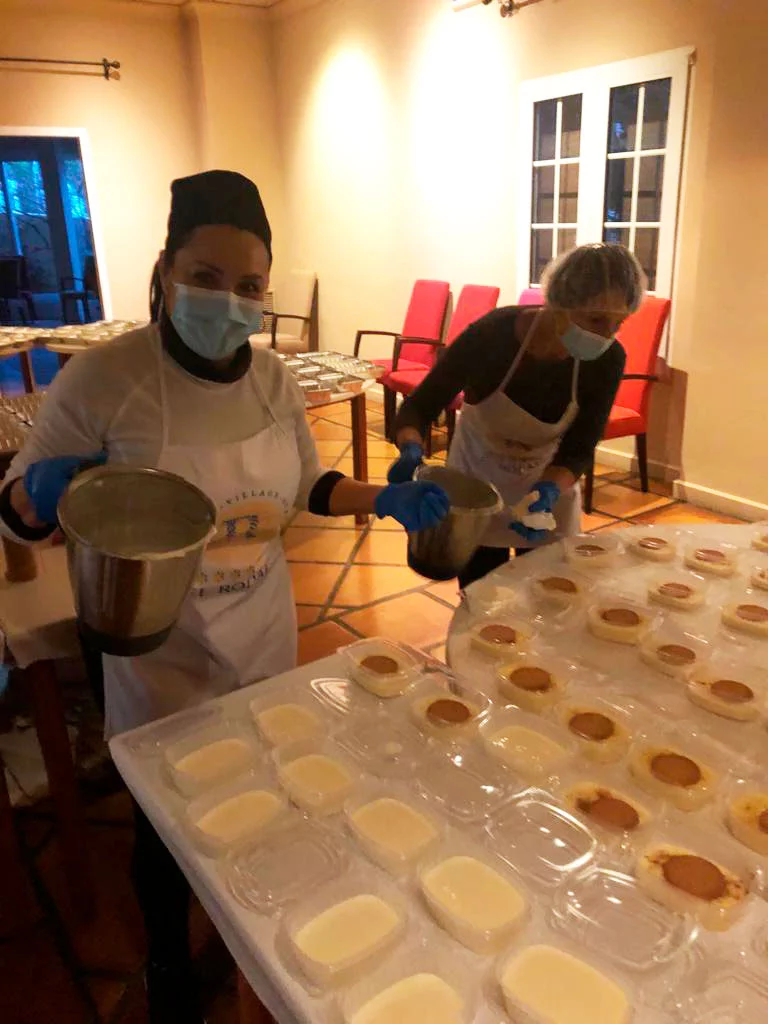 preparando-postres-donacion-hotel-el-rodat