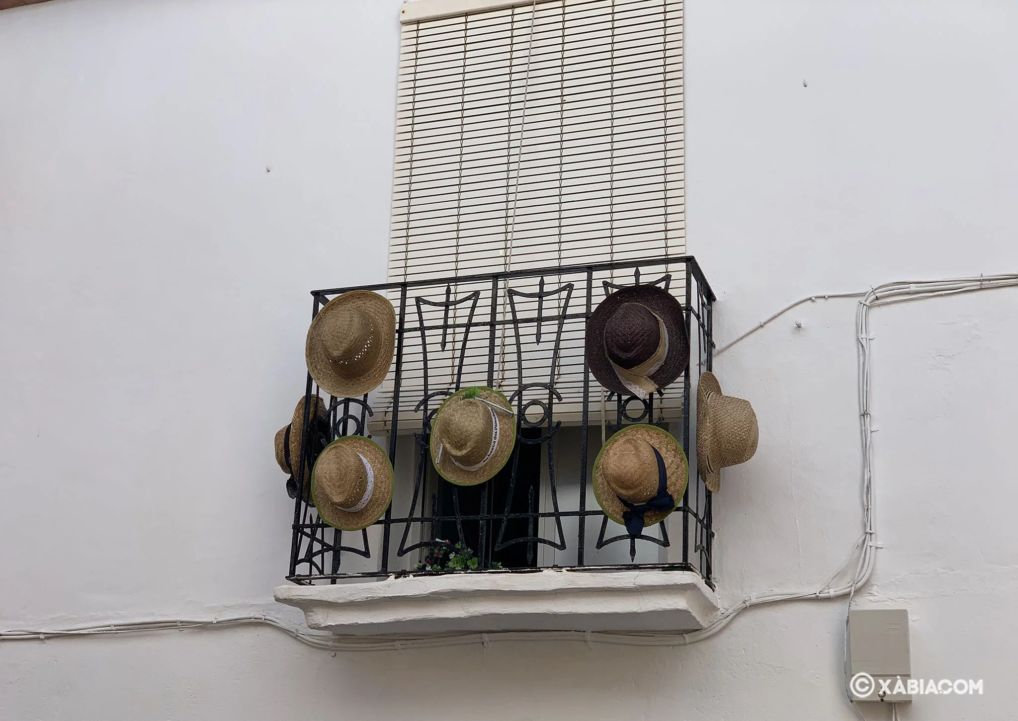 Balcón engalanado en Duanes de la Mar