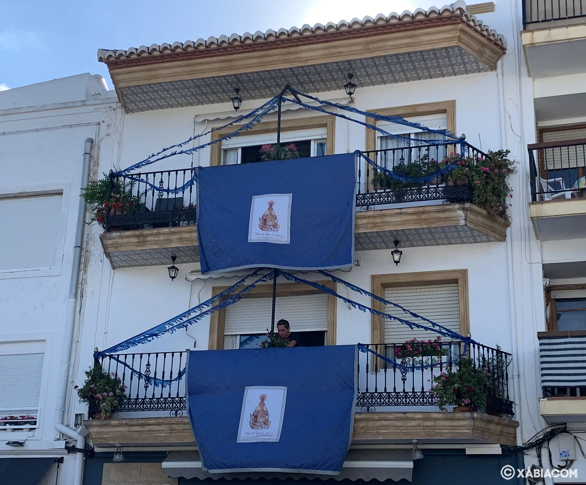 Balcones engalanados en Duanes de la Mar