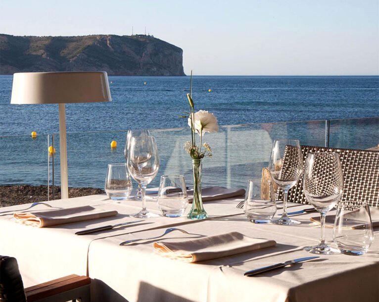 Mesa con impresionantes vistas - La Perla de Jávea