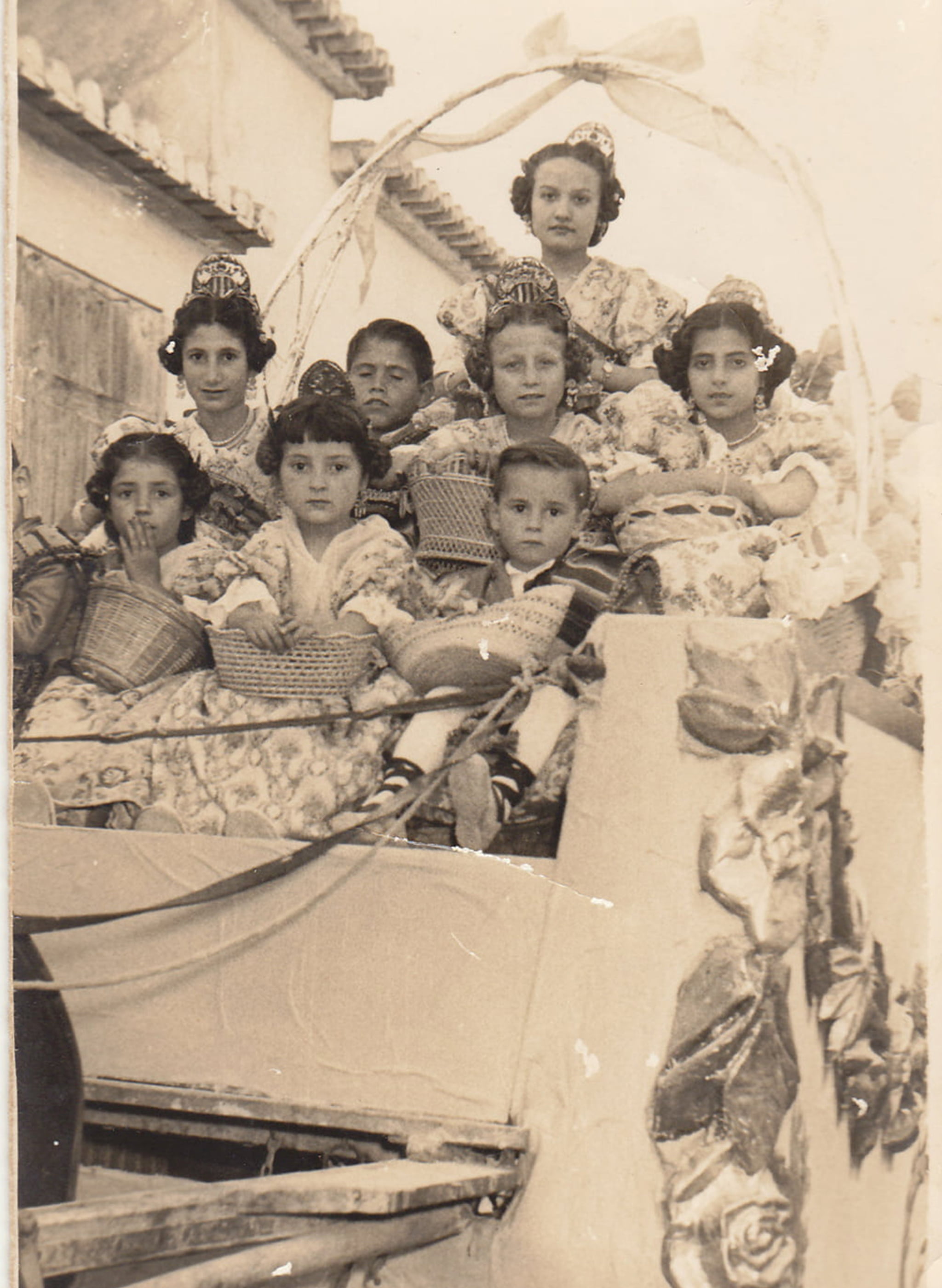 Cabalgata de carrozas durante Fogueres de 1956