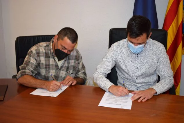 Imagen: Firma de convenio en El Poble Nou de Benitatxell