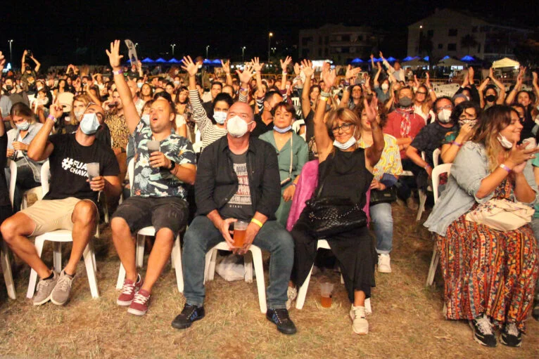 Animado público durante el concierto de DePedro