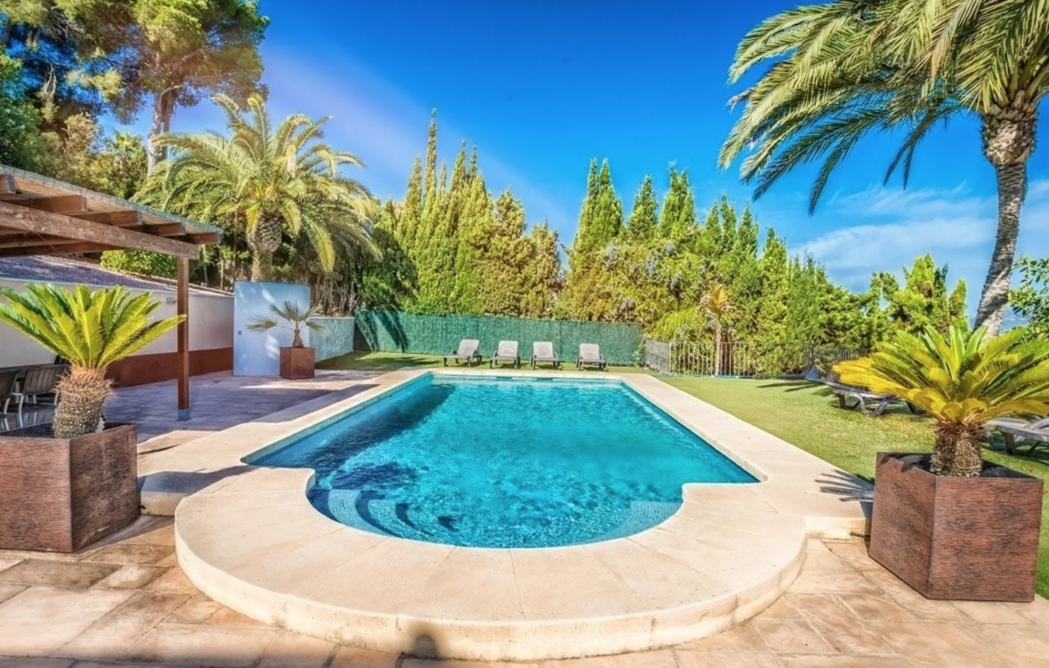 Villa en Jávea con jardín y una gran piscina