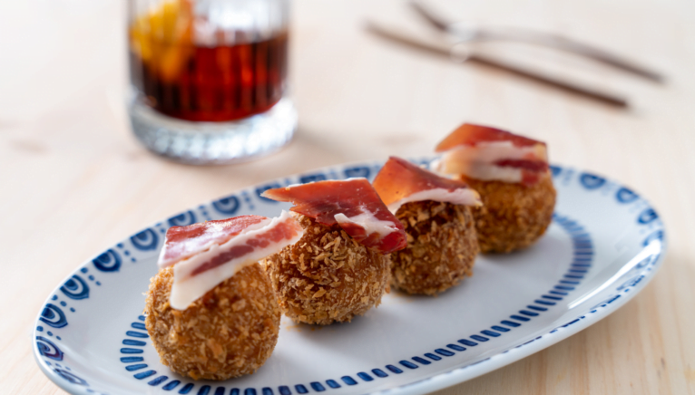 Croquetas con jamón ibérico en Escondida