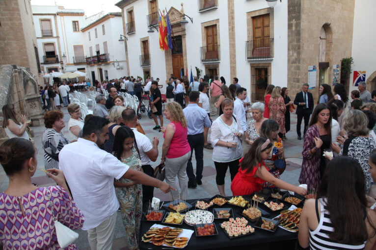 Acto entrega de distintivos de Fogueres Xàbia