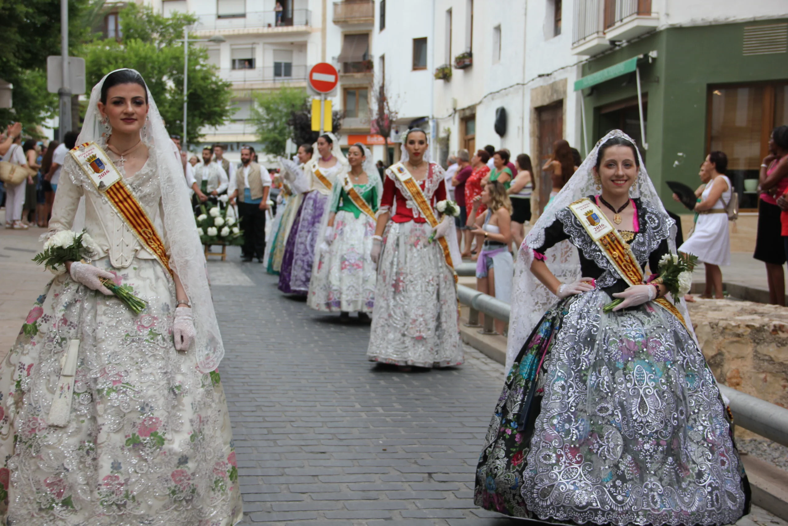 Participantes en la Ofrenda de flores a San Juan 2022