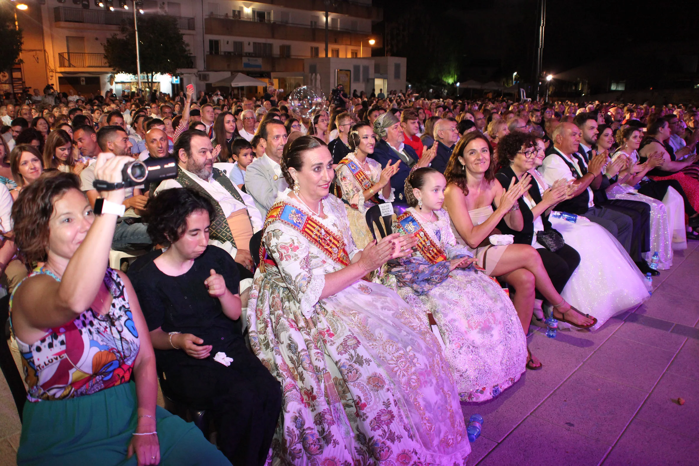 Público en el acto de la Proclamación de Fogueres 2020