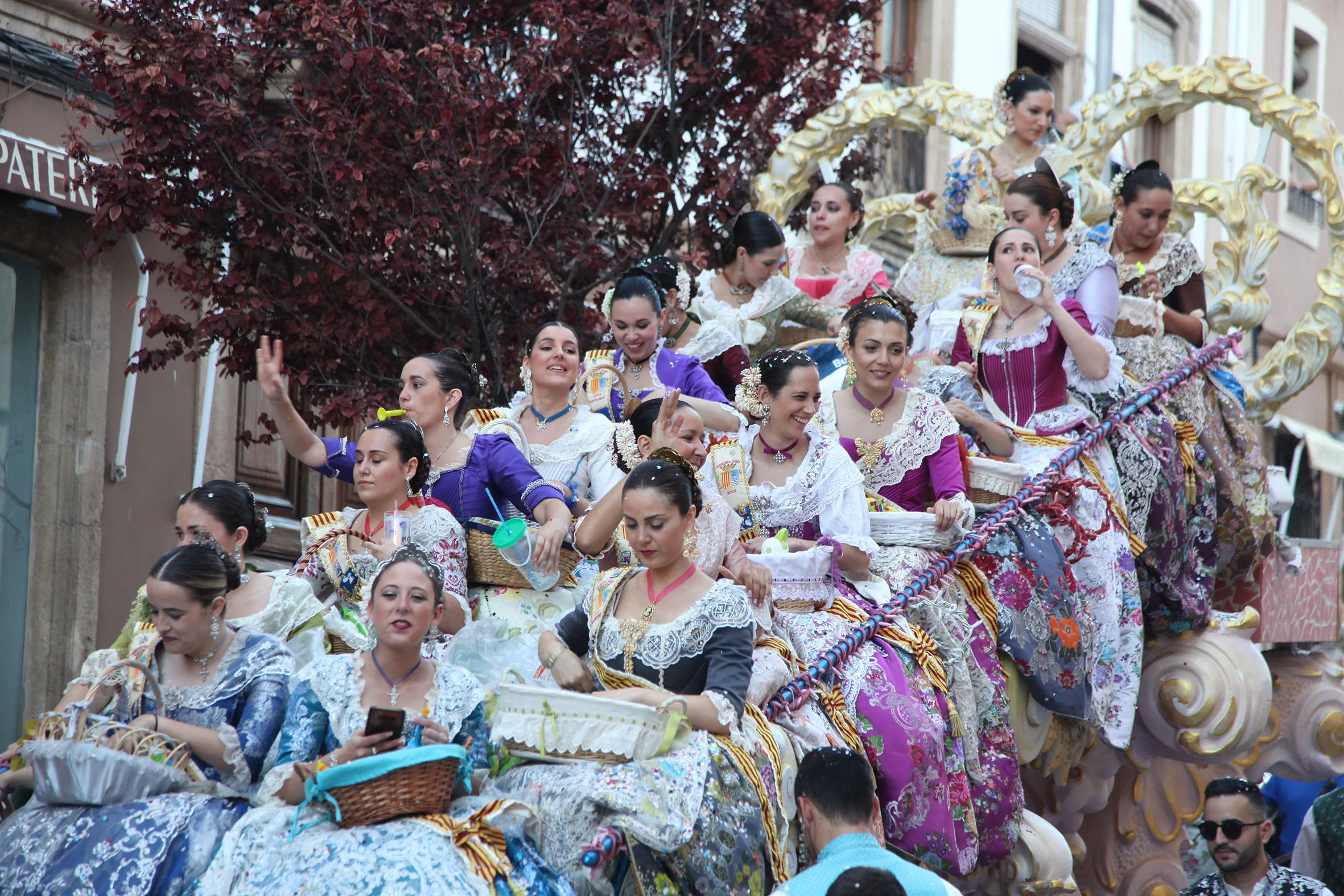 Segundo día de desfile de carrozas (40)