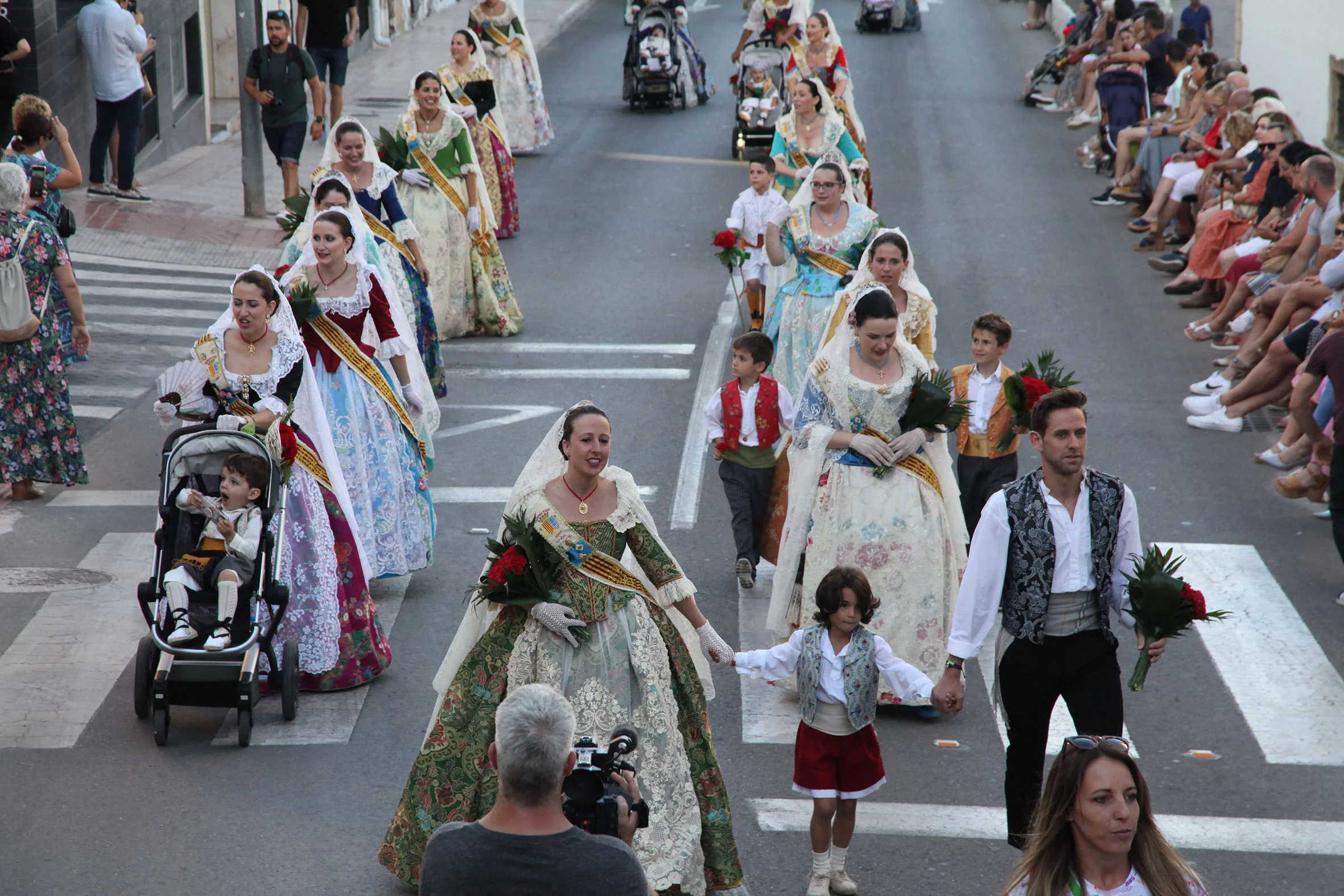 Segundo día de Ofrenda de flores Fogueres Xàbia 2022 (41)