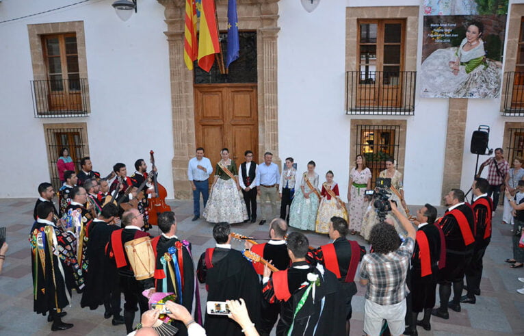 Serenata a las reinas, damas y presidentes 2018 (archivo)