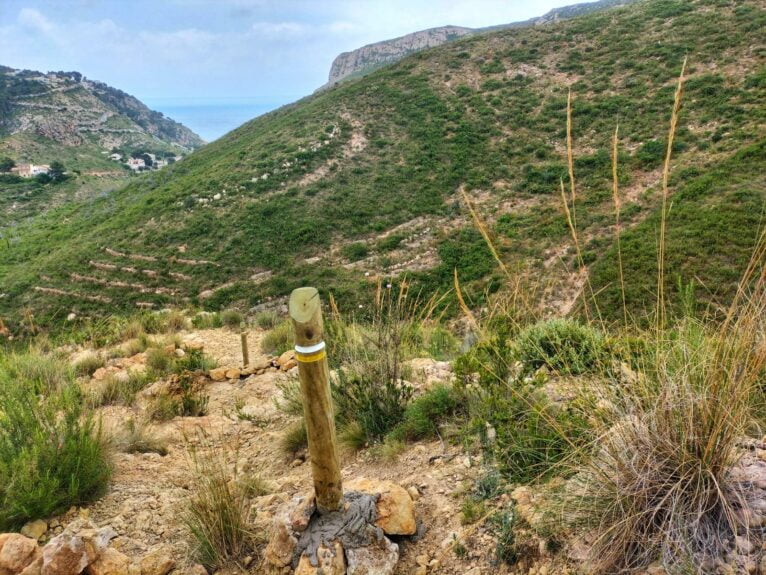 Señalética de ruta senderista en Xàbia