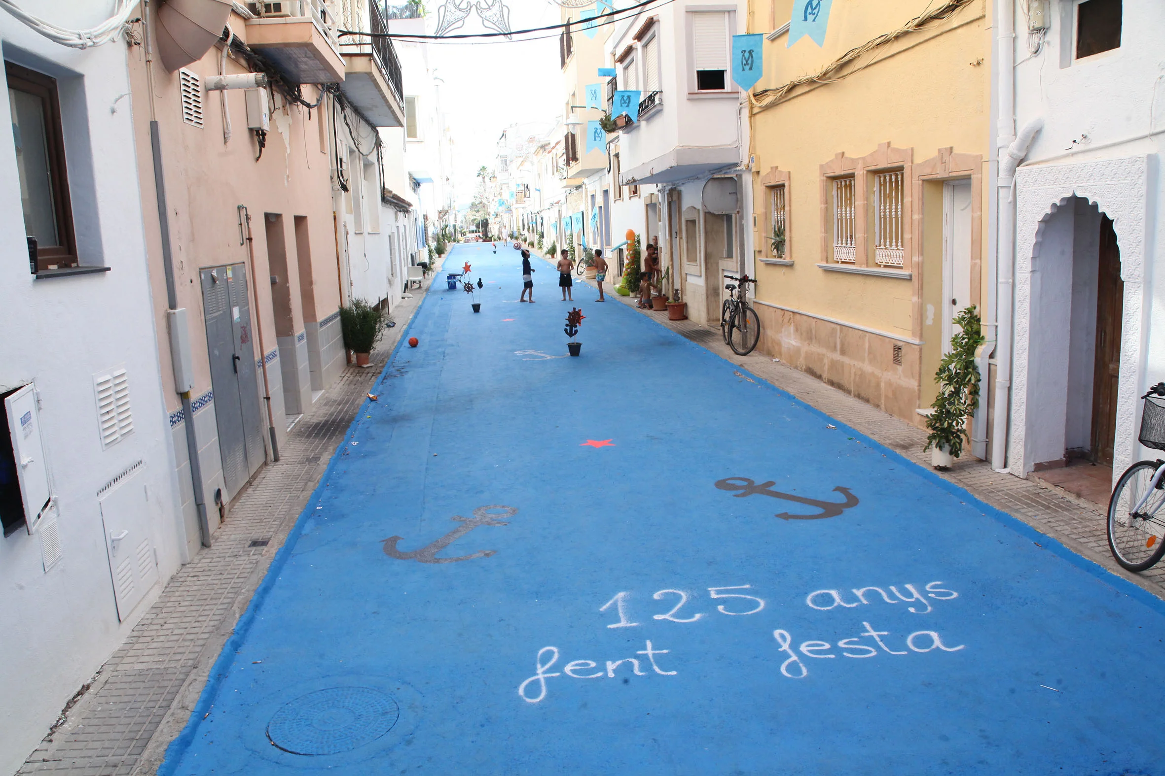 Calles y balcones engalanados por las fiestas de Loreto 2022 (1)