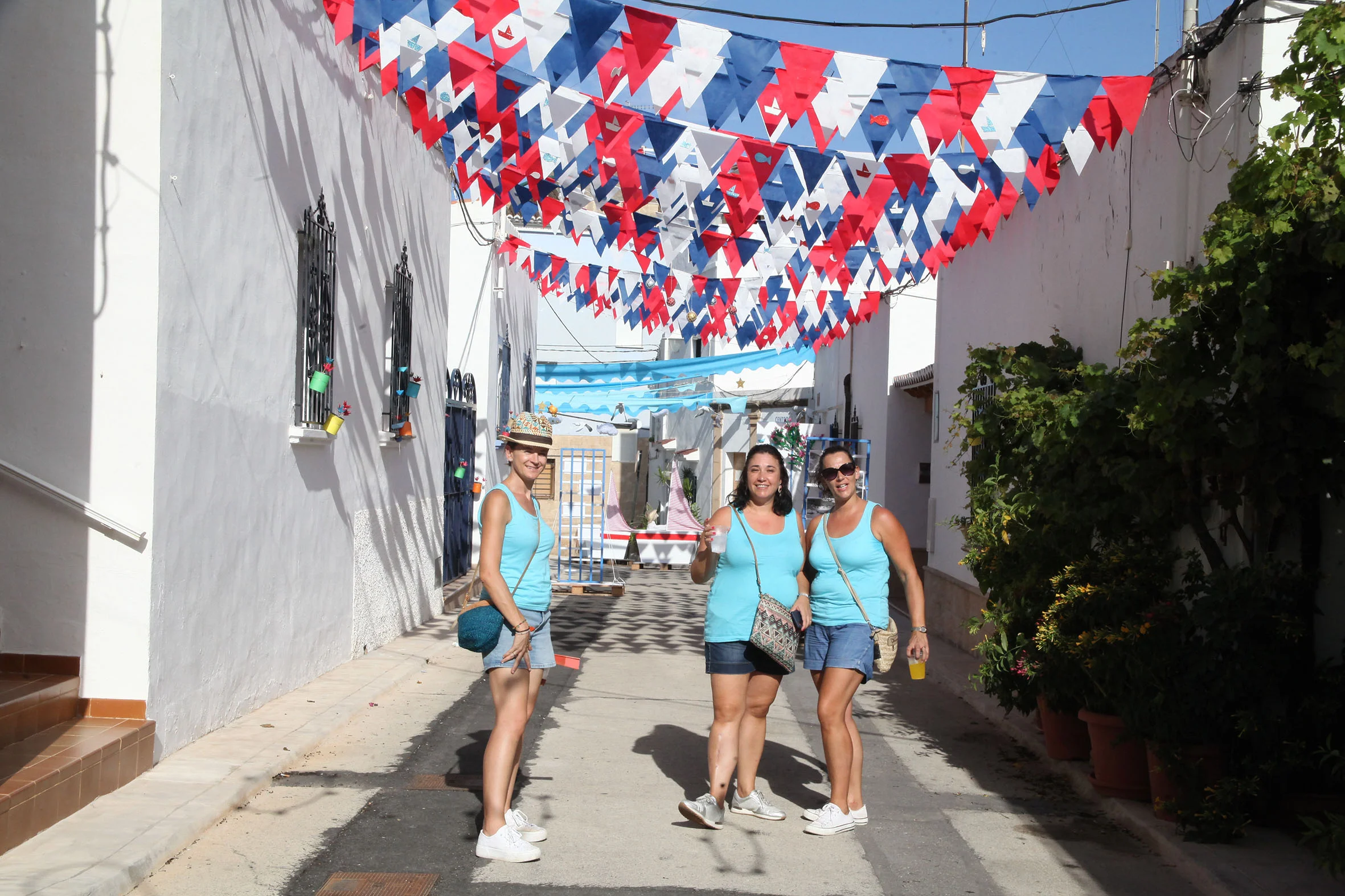 Calles y balcones engalanados por las fiestas de Loreto 2022 (7)