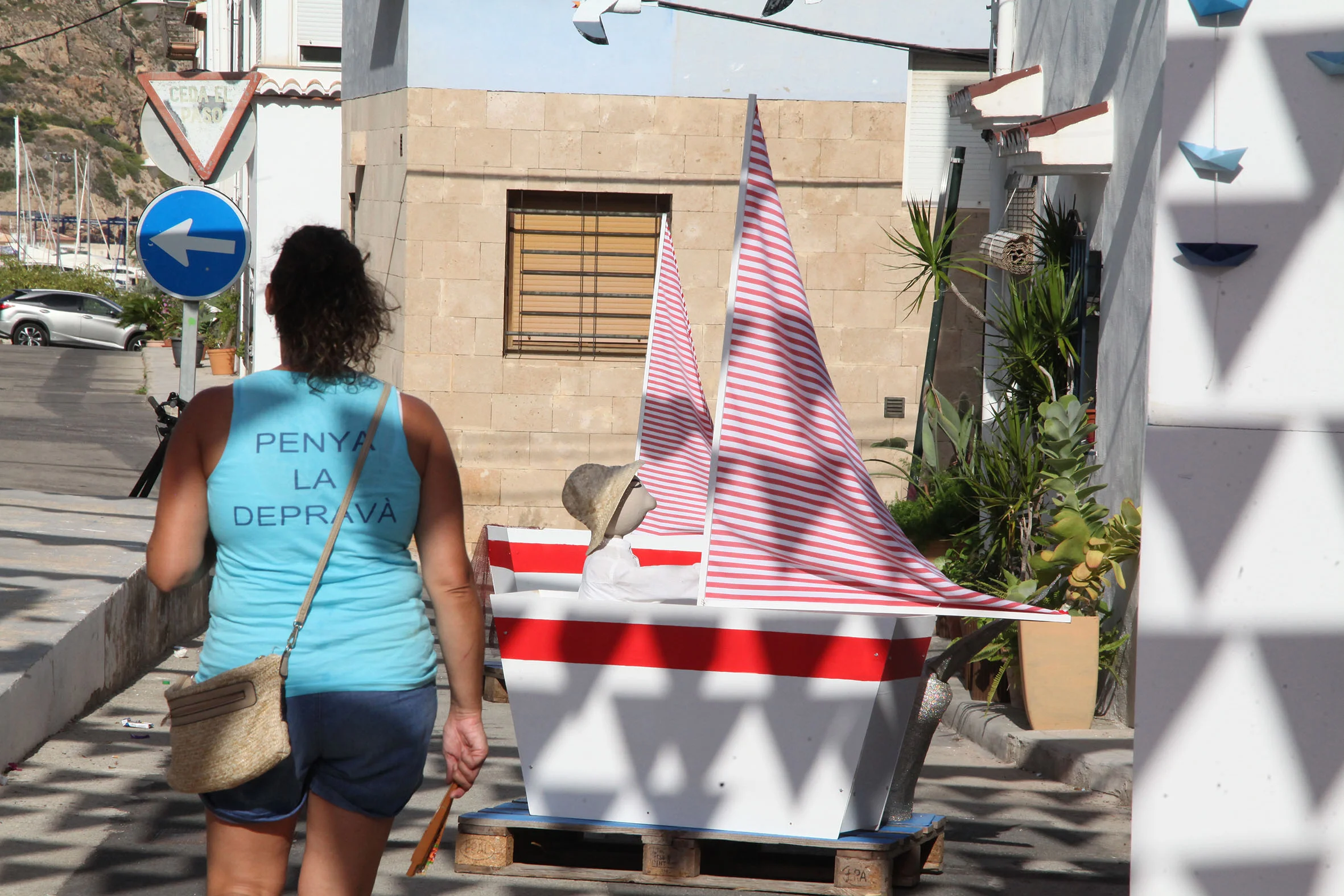 Calles y balcones engalanados por las fiestas de Loreto 2022 (9)