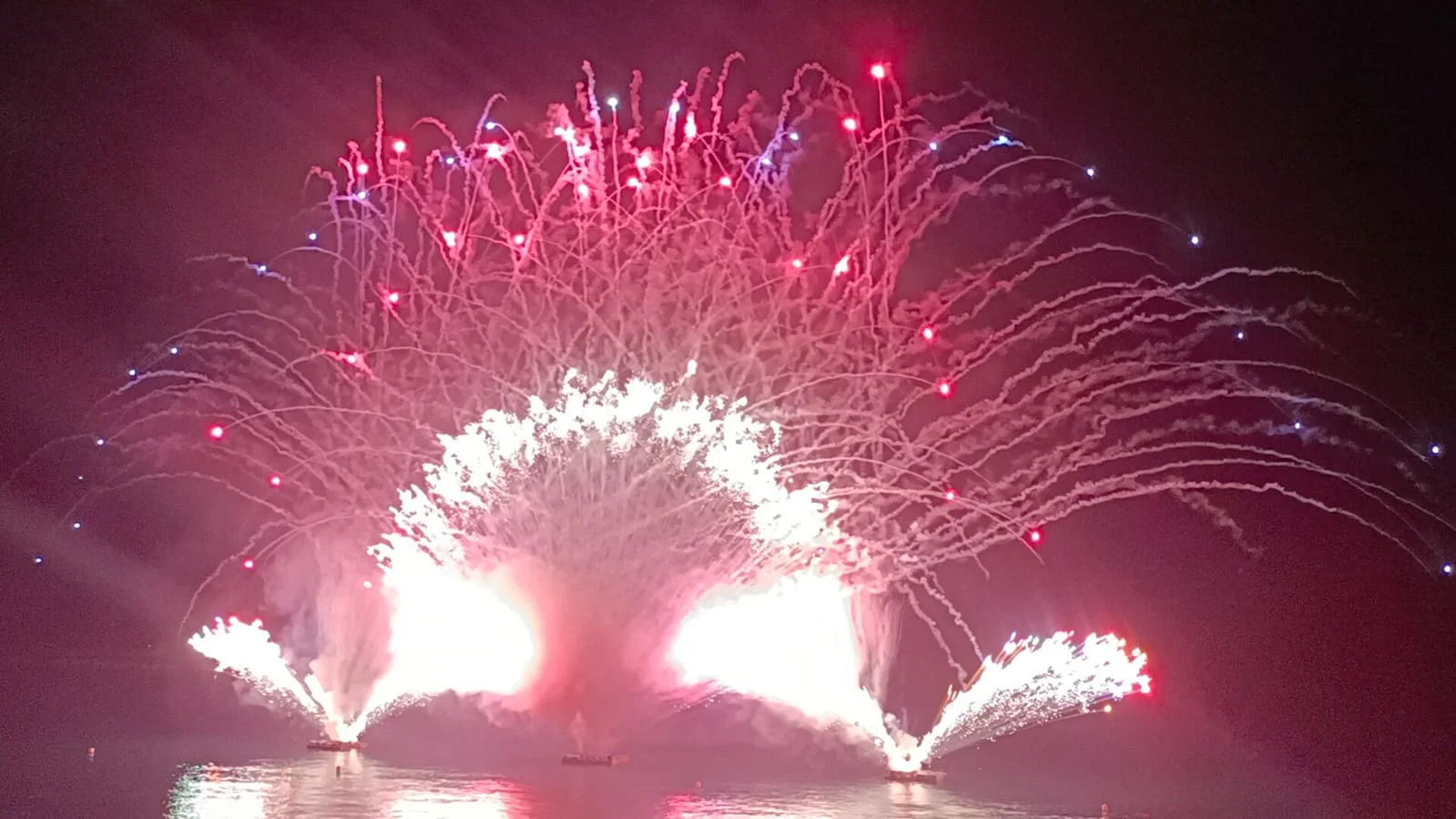 Castillo piroacuático de las fiestas de loreto 2022