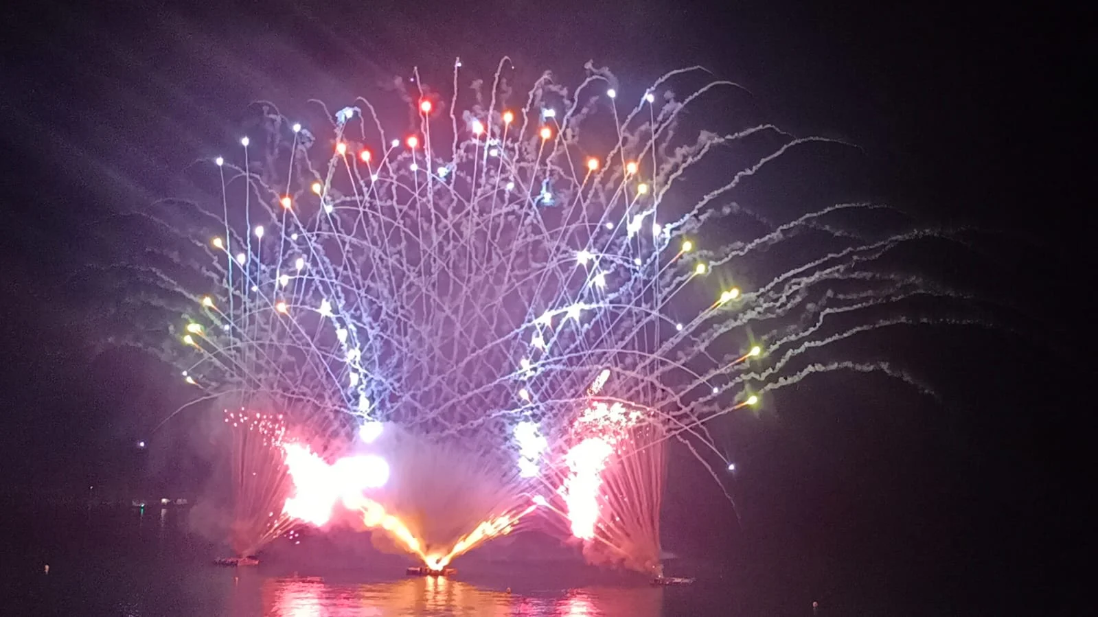 Castillo piroacuático de las fiestas de loreto 2022