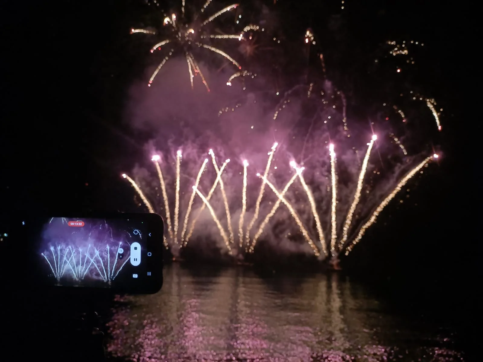 Uno de los momentos del castillo piroacuático de las fiestas de loreto 2022