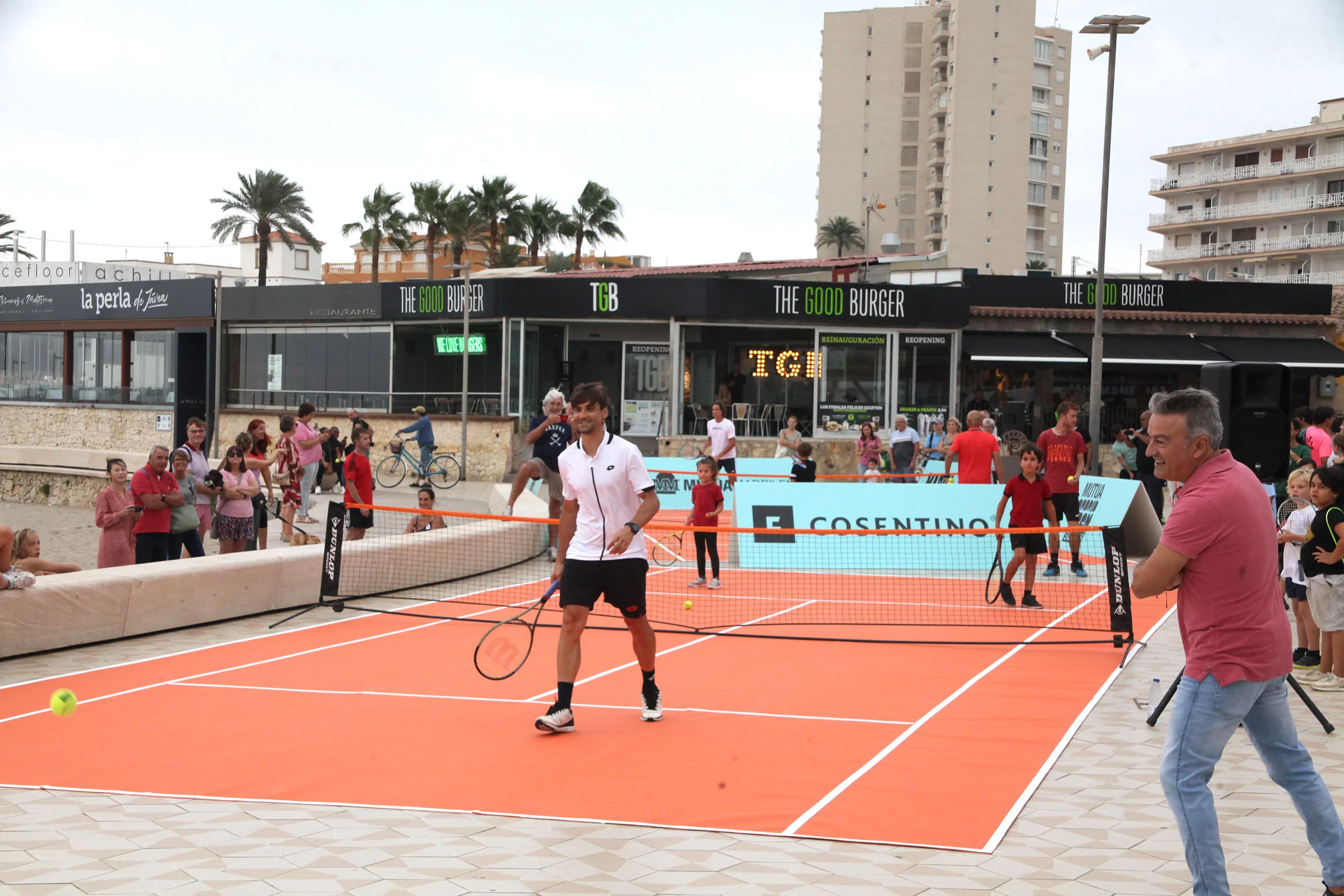 David Ferrer y Feliciano López pilotean con los niños en Xàbia (1)