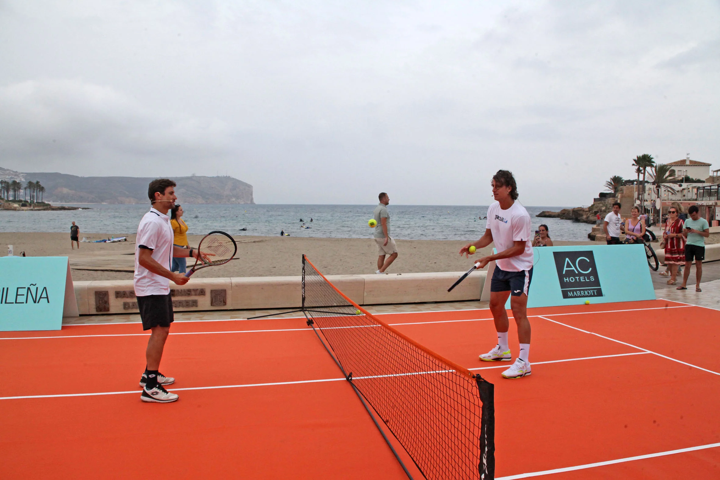 David Ferrer y Feliciano López pilotean con los niños en Xàbia (10)