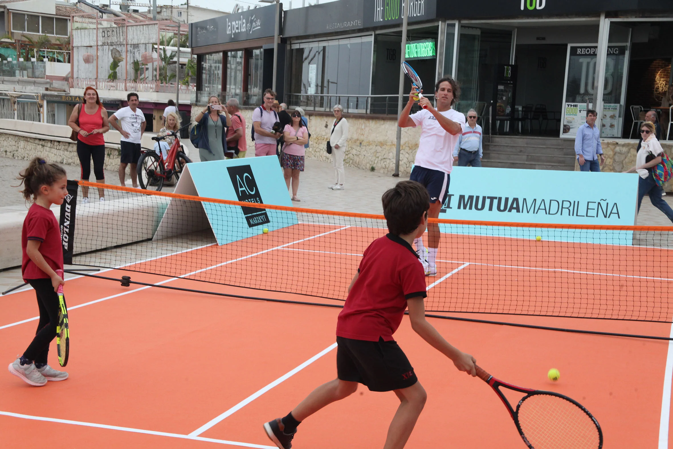 David Ferrer y Feliciano López pilotean con los niños en Xàbia (16)