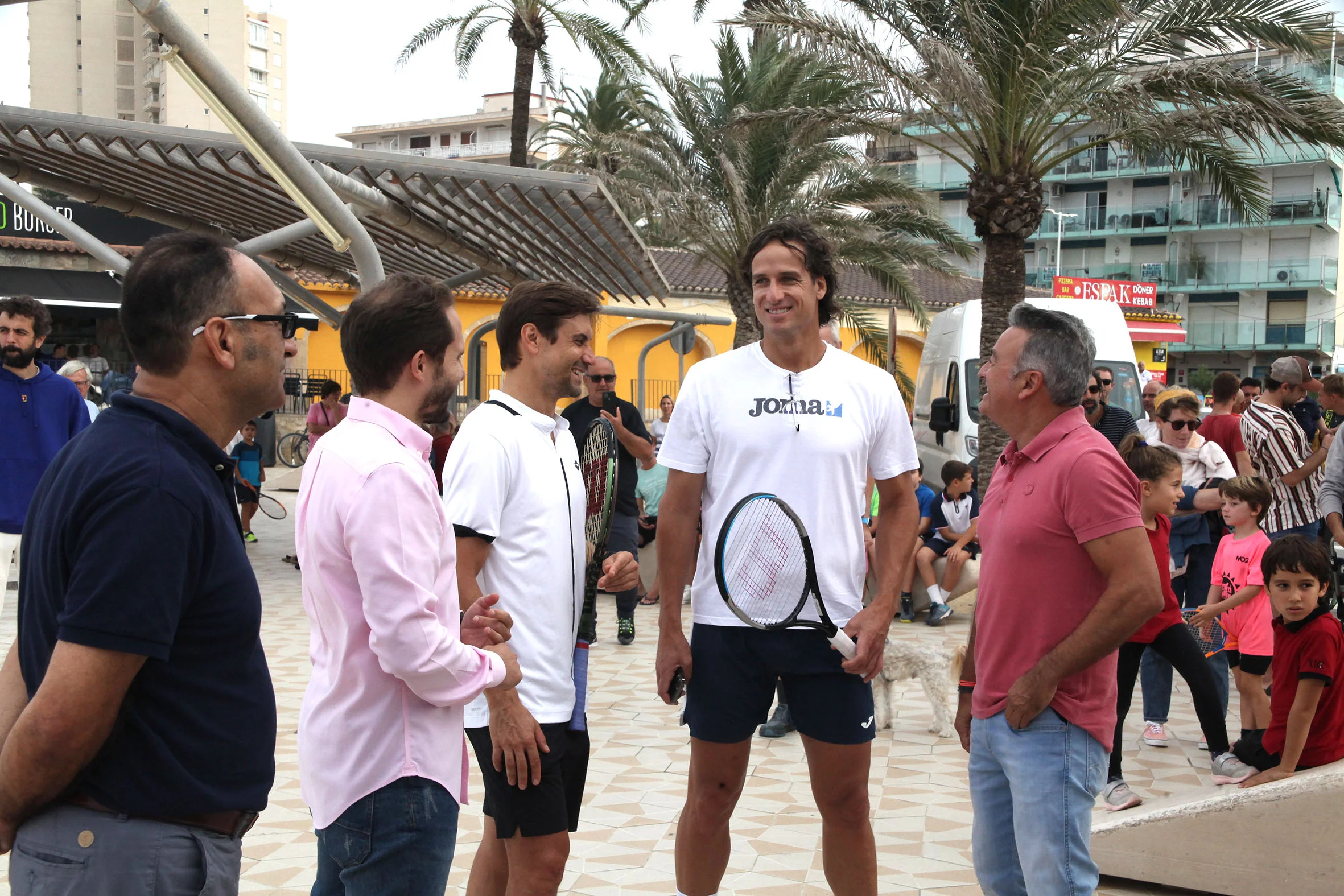 David Ferrer y Feliciano López pilotean con los niños en Xàbia (2)