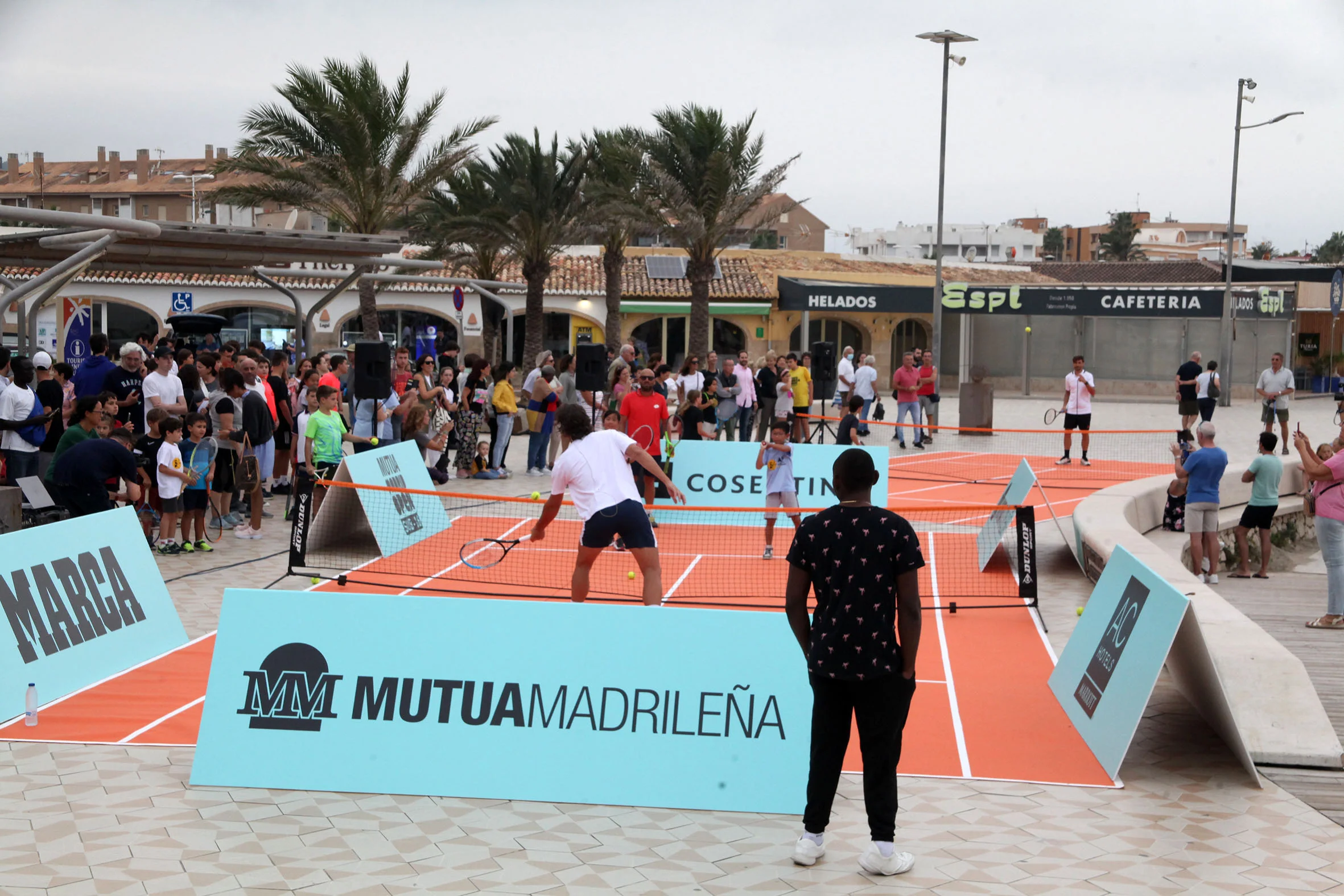 David Ferrer y Feliciano López pilotean con los niños en Xàbia (21)