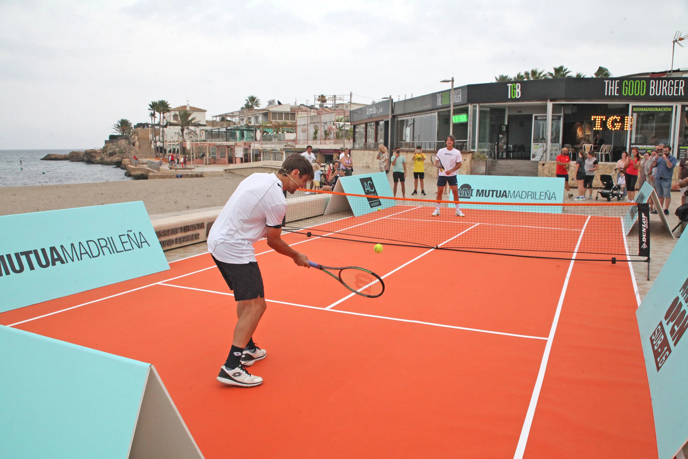 David Ferrer y Feliciano López pilotean con los niños en Xàbia (25)