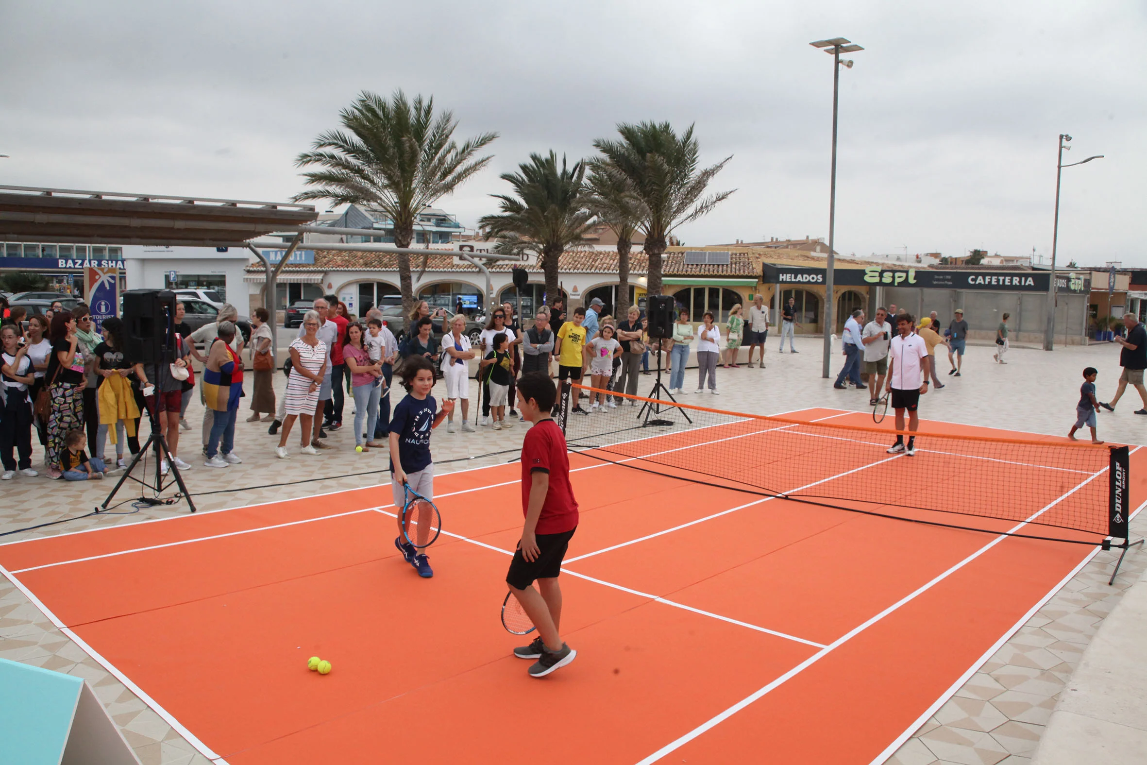 David Ferrer y Feliciano López pilotean con los niños en Xàbia (28)