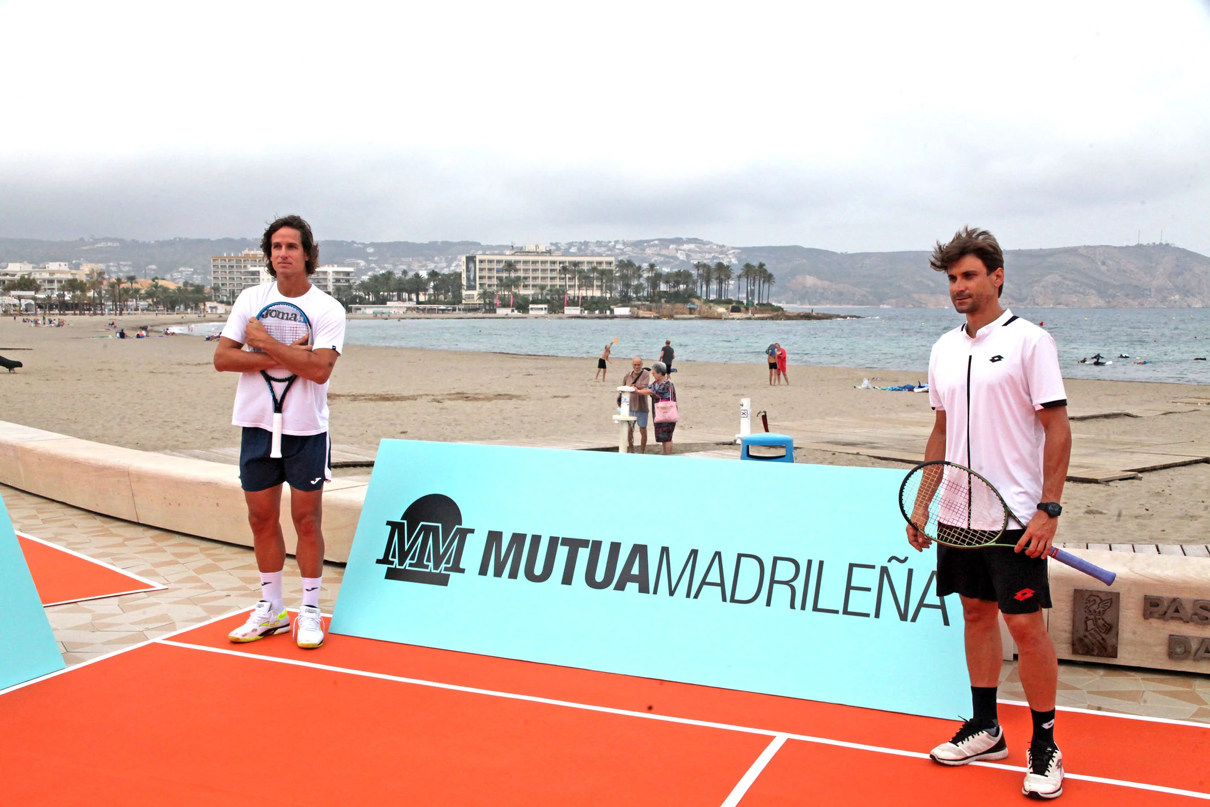 David Ferrer y Feliciano López pilotean con los niños en Xàbia (3)